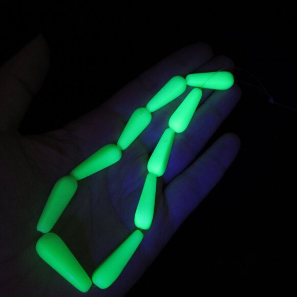 Uranium glass beads - Picture 2 of 8